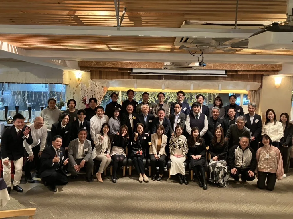 経営者交流会の参加者の集合写真