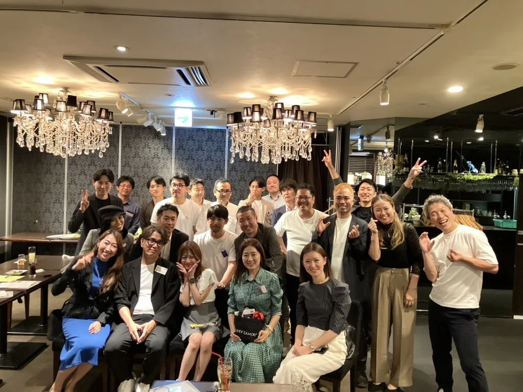 経営者交流会の参加者の集合写真